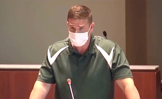 Tanner Cross foi colocado em licença após seu discurso para o conselho escolar. (Foto: LCPS)