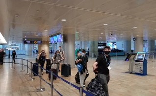 Viajantes no Aeroporto Ben-Gurion. (foto: Reprodução / Birthright Israel)