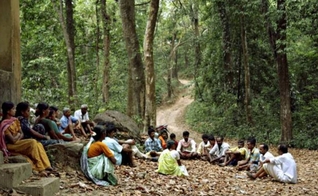 Cristãos fogem para floresta após terem suas casas destruídas por hindus. (Foto representativa/The Hindu)