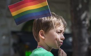 Viktor Orbán denunciou a doutrinação LGBT de crianças em maio passado como uma “linha vermelha a não ser cruzada”. (Foto: Reprodução / Shutterstock)