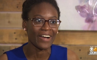 Verda Tetteh, de 17 anos, acredita que o auxílio seria melhor aproveitado por estudantes mais necessitados. (Foto: Reprodução/WBZ News).