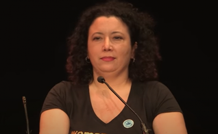 Maya Forstater venceu recurso na justiça que a mantinha sem emprego. (Foto: Reprodução / YouTube)