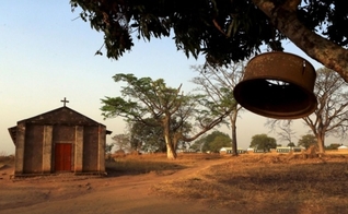 Igrejinha localizada ao norte da capital de Uganda, Kampala, em 14 de fevereiro de 2015. (Foto: Reuters/James Akena)