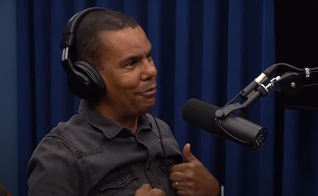 Rodrigo Silva participando do Flow Podcast. (Foto: Reprodução/YouTube)