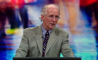 Pastor John Piper faz reflexão bíblica para mostrar que os anjos atuam em nosso meio, até os dias de hoje. (Foto: Desiring God)