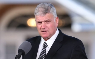 Franklin Graham: “Este governo parece ter declarado guerra ao bom senso”. (Foto: Reprodução / Pinterest) 