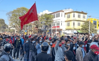 Os protestos em Mianmar começaram após o governo militar assumir o poder. (Foto: Portas Abertas)