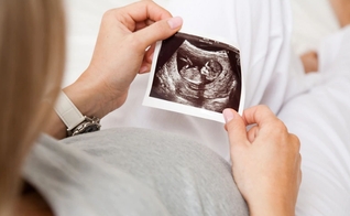 Até janeiro de 2021, mais de 62 milhões de abortos foram realizados nos EUA, desde sua legalização. (Foto: Shutterstock)