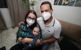 Fernando, a esposa Camila e o filho Pedro. (Foto: Reprodução / Samantha Ciuffa)