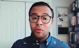 Fady Ghobrial conta seu testemunho no Club 700. (Foto: Reprodução / YouTube)