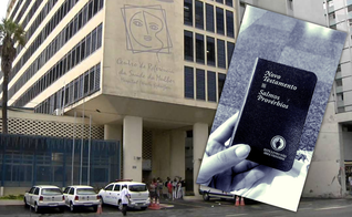 Exemplar do Novo Testamento entregue a gestantes em fila de hospital para aborto. (Foto: Reprodução / Jornal da Gazeta / Marie Claire) 