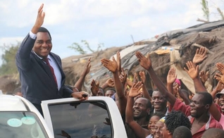 Hakainde Hichilema venceu as eleições com um milhão de votos a mais que seu rival, o ex-presidente Edgar Lungu. (Foto: Citizens News).