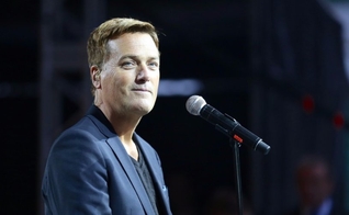 Para Michael W. Smith, a Igreja precisa se responsabilizar pelo cuidado dos órfãos. (Foto: Divulgação). 