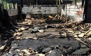 Igreja Ortodoxa Copta completamente destruída em incêndio criminoso. (Foto: Rene Beland / Timelapse Digital)