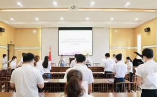 Membros da Igreja das Três Autonomias oraram pelos soldados comunistas mortos, no Seminário Teológico Fujian. (Foto: Reprodução/Weibo).