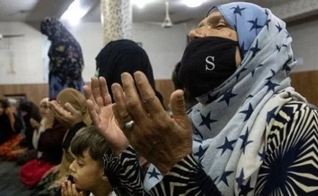 Imagem representativa de pessoas reunidas no Afeganistão. (Foto: Getty Images/BBC News Brasil)