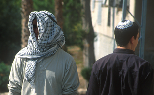 Estudiosos notaram semelhanças entre o antigo código tribal do pashtun, o pashtunwali e as tradições judaicas. (Foto: Reprodução/ Canva)