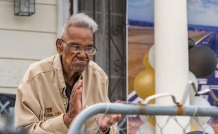 Lawrence Brooks em seu 112º aniversário. (Foto: Cortesia do Museu Nacional da Segunda Guerra Mundial)