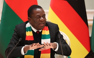 O presidente do Zimbábue, Emmerson Mnangagwa. (Foto: Natalia Fedosenko / Pool / Reuters)