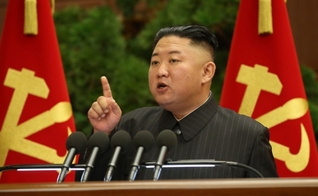 Kim Jong Un no VIII Congresso do Partido Trabalhista Coreano, 30 de junho de 2021. (Foto: Site de fotos públicas)