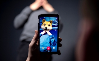 O aplicativo chinês para smartphone TikTok, de compartilhamento de vídeo, tem sido cada vez mais popular entre os adolescentes. (Foto: AFP/Getty)