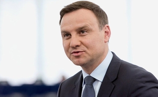  Para o presidente Andrzej Duda, o apoio governamental às famílias é essencial. (Foto: Leonardo Lucena).