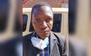 Modise foi evangelizado pela professora Tau na África do Sul. (Foto: Bible League International).
