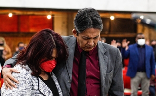  Líderes religiosos ficaram na frente dos profissionais de saúde e segurança. (Foto: IEAD Canoas).