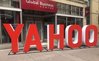 Fachada da empresa Yahoo. (Foto: Jaimie Harmsen/Unsplash)