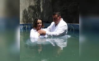 Gayane recebeu Jesus e foi batizada. (Foto: Bible League Internacional).