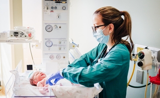 A Aliança Evangélica levanta diversas questões sobre a barriga de aluguel. (Foto: Craig Pattenaude / Unsplash)