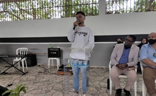  Vinícius promoveu o evento evangelístico para os internos e servidores da penitenciária. (Foto: Extra).
