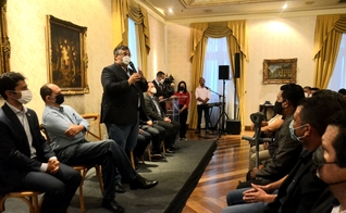 Os kits são compostos de teclado, contrabaixo, bateria, violão, guitarra e microfone. (Foto: Nael Reis/Governo do Maranhão).