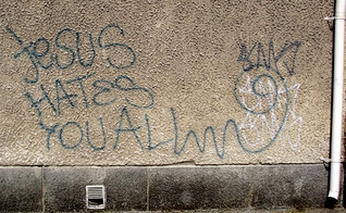 Grafite anticristão em Tampere, Finlândia. (Foto: Reprodução / Creative Commons)