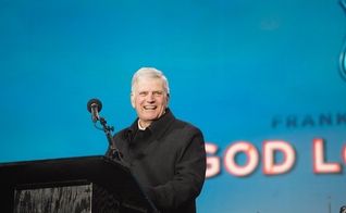  O evangelista passou por uma cirurgia para tratar uma pericardite constritiva. (Foto: Franklin Graham/Facebook).