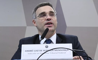 André Mendonça durante sabatina na Comissão de Constituição e Justiça do Senado. (Foto: Edilson Rodrigues / Agência Senado)