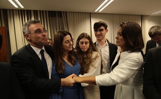 Nas redes sociais, a primeira-dama do Brasil comemorou a aprovação de André Mendonça. (Foto: Instagram/Michelle Bolsonaro). 