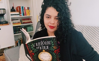 O Relógio de Nina foi escrito por Mariana Mendes. (Foto: Mari Mendes/Instagram)