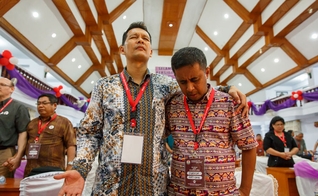 A reprodução de versículos bíblicos incomodou muçulmanos locais. (Foto: Wycliffe Global Aliance).