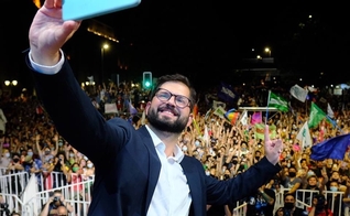 Gabriel Boric é o presidente eleito do Chile. (Foto: Instagram/Gabriel Boric/Fernando Ramírez)