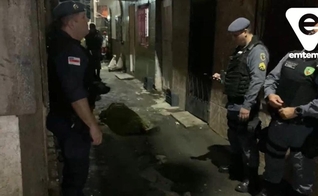 Corpo de Idalina aguardando ser retirado pelas autoridades. (Foto: Captura de tela/Facebook/Portal Em Tempo)