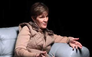 Kathi Byker clamou a Deus durante sequestro. (Foto: Reprodução/City Church Rockford/Vimeo)