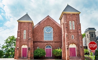  A Primeira Igreja Presbiteriana de Bellefonte foi inaugurada em 1800, na Pensilvânia. (Foto: Facebook/First Presbyterian Church of Bellefonte).