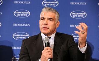 Yair Lapid, chanceler de Israel, fala durante um painel no Fórum de Saban 2015. (Foto: Brookings Institution / Ralph Alswang)