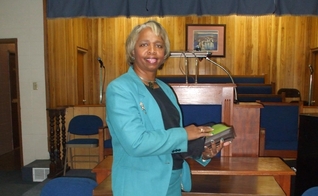 Grace Carter, de 65 anos, foi morta por uma bala perdida. (Foto: Facebook Grace Carter).