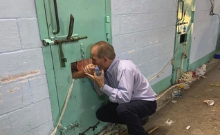 As autoridades penitenciárias da Argentina permitiram a criação de blocos evangélicos. (Foto: Instagram/ Pastor Oscar Jesús Sensini).