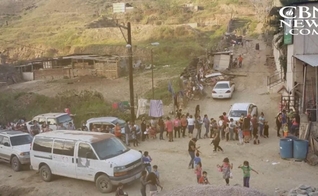 Milhares de imigrantes encontram refúgio na Igreja dos Embaixadores de Jesus, no México. (Foto: Captura de tela/CBN News)