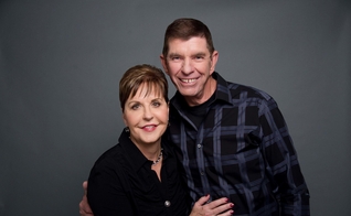 Joyce Meyer e Dave comemoram mais de 5 décadas de casados. (Foto: Reprodução / Twitter Joyce Meyer)