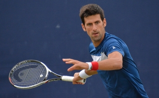 Novak Djokovic durante treino em junho de 2018. (Foto: Wikimedia Commons)