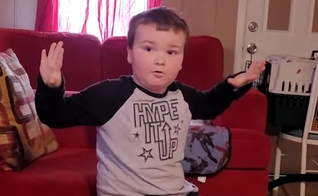 A mãe de Andrew compartilhou um vídeo do menino contando sobre seus sonhos. (Foto: Reprodução/YouTube).
